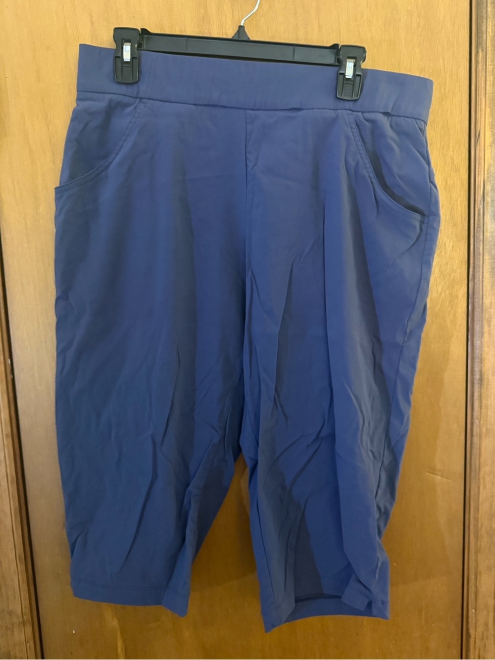 Women’s Navy Blue Pull-On Columbia Capri Pants size 16